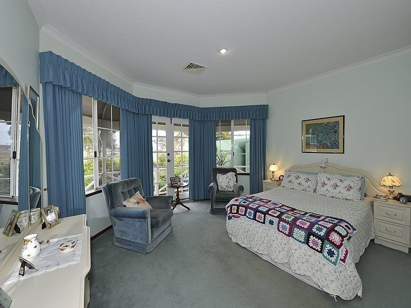 69 Waterside Drive, Dudley Park WA 6210