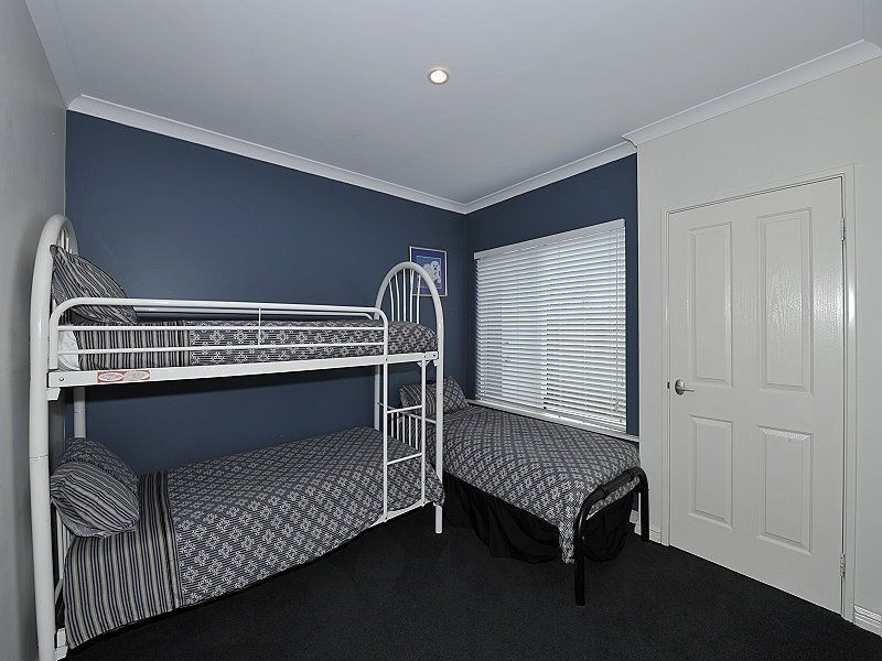 33 Shayne Street, Halls Head WA 6210