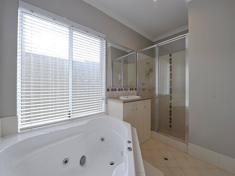 33 Shayne Street, Halls Head WA 6210