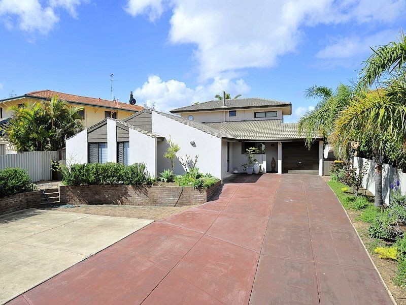 2 Carina Circle, Halls Head WA 6210