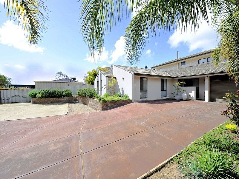 2 Carina Circle, Halls Head WA 6210