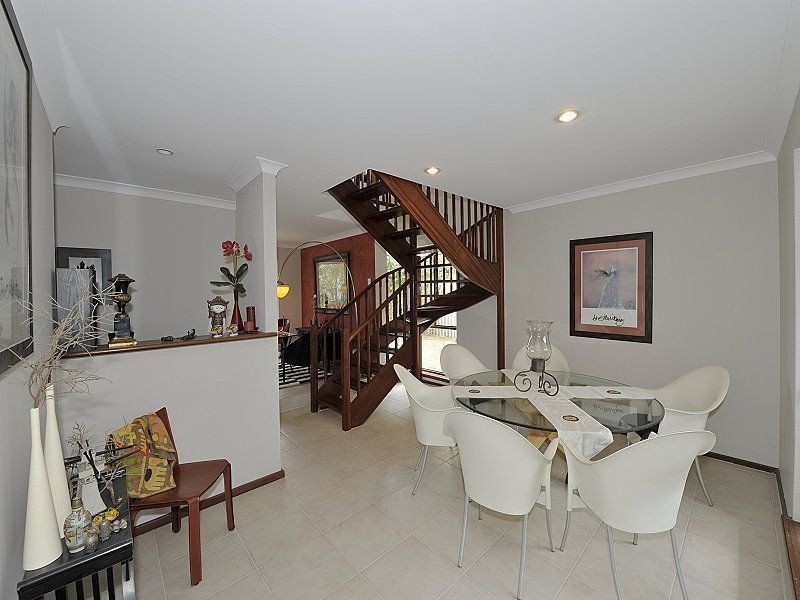 2 Carina Circle, Halls Head WA 6210