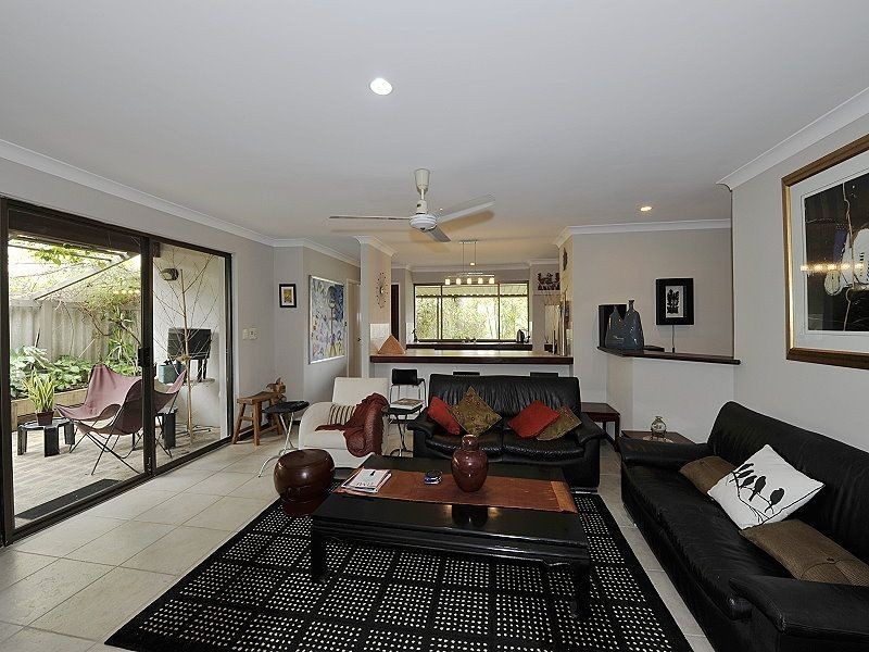 2 Carina Circle, Halls Head WA 6210