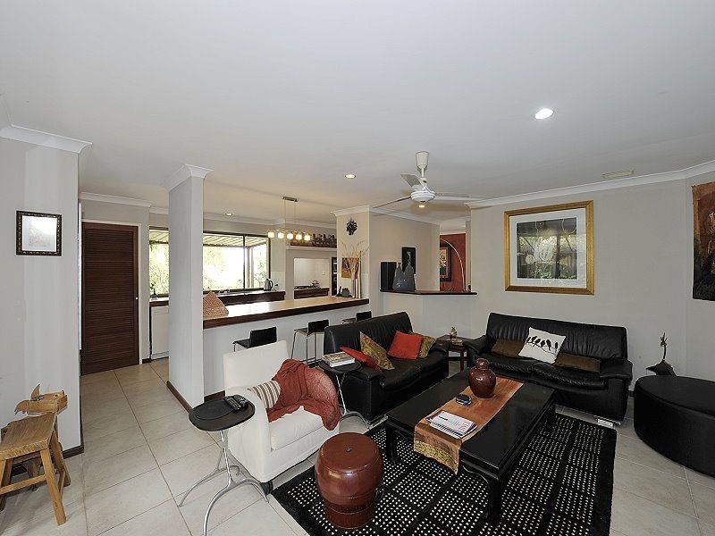 2 Carina Circle, Halls Head WA 6210