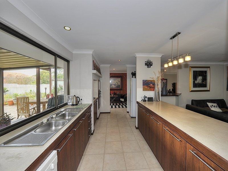 2 Carina Circle, Halls Head WA 6210