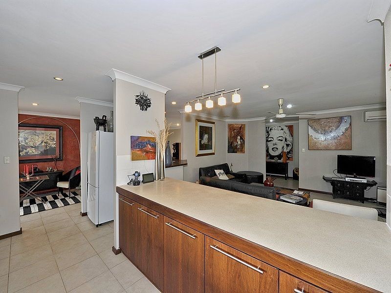 2 Carina Circle, Halls Head WA 6210