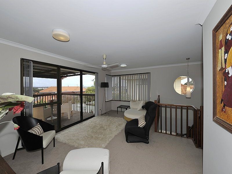 2 Carina Circle, Halls Head WA 6210