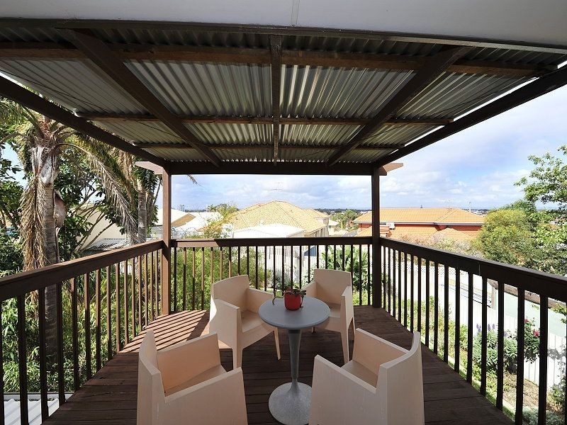 2 Carina Circle, Halls Head WA 6210