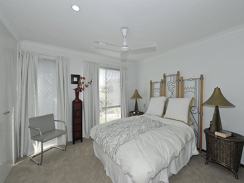 2 Carina Circle, Halls Head WA 6210