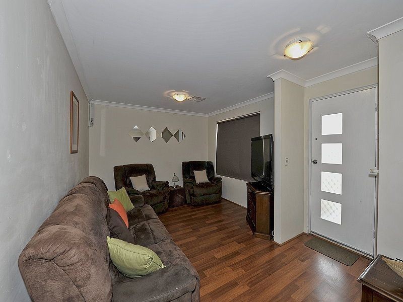 24 Floribunda Avenue, Halls Head WA 6210