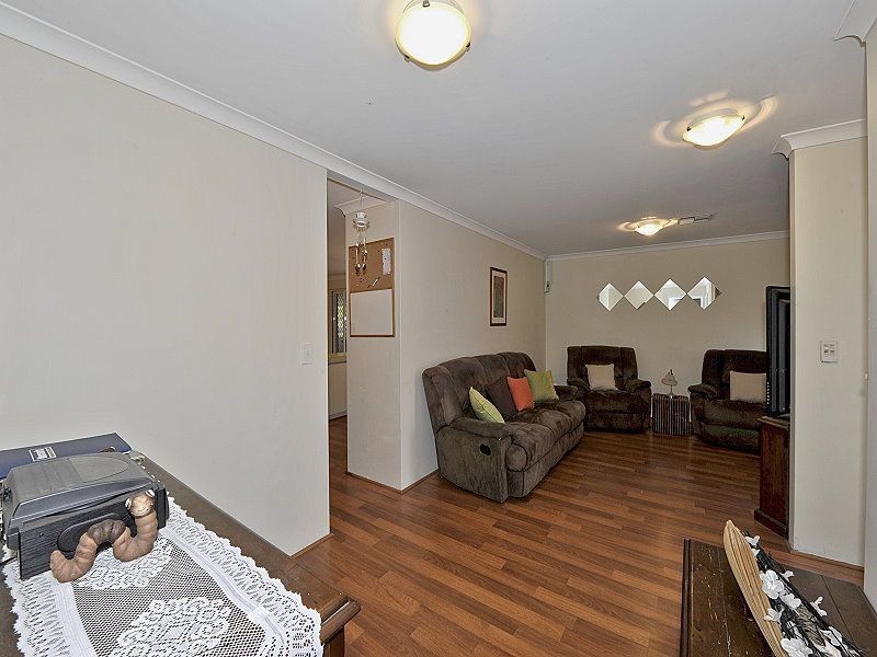 24 Floribunda Avenue, Halls Head WA 6210