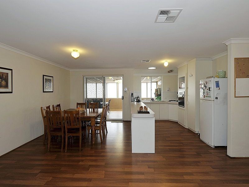 24 Floribunda Avenue, Halls Head WA 6210