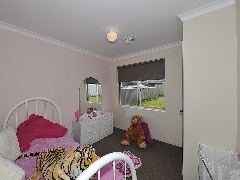 24 Floribunda Avenue, Halls Head WA 6210