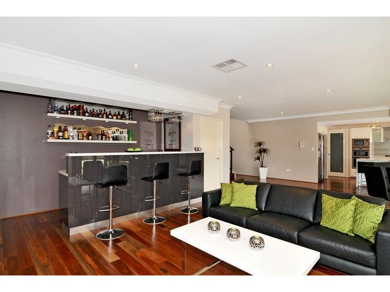 3 Twilight Court, Dudley Park WA 6210