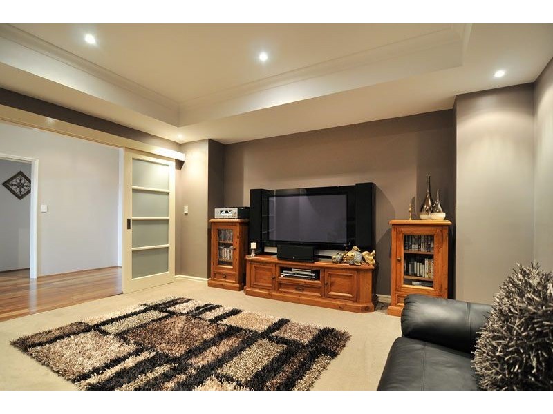 3 Twilight Court, Dudley Park WA 6210