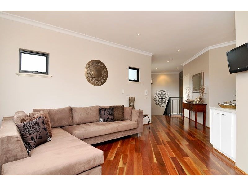 3 Twilight Court, Dudley Park WA 6210