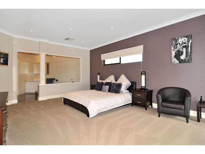 3 Twilight Court, Dudley Park WA 6210