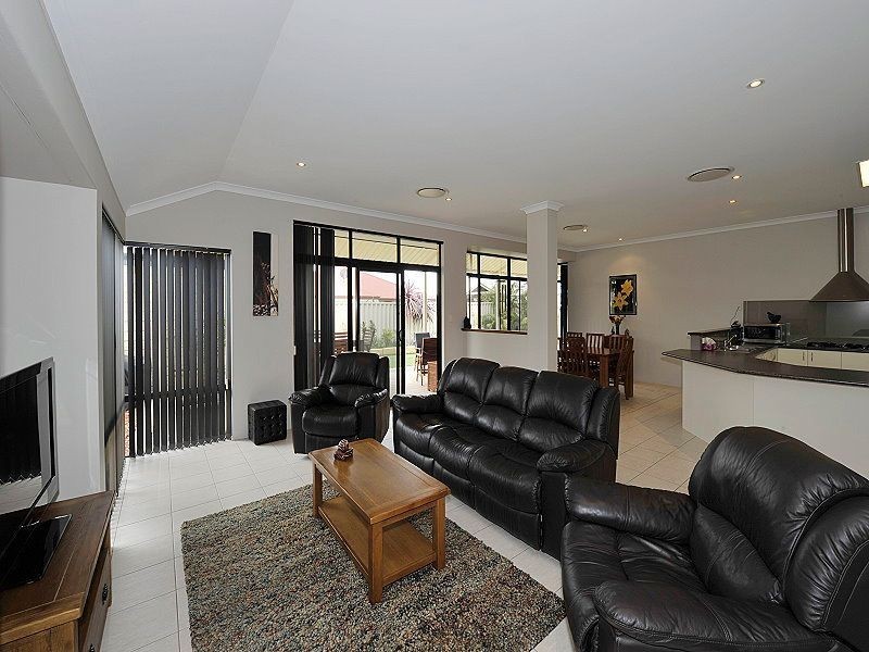 10 Chyverton Corner, Erskine WA 6210