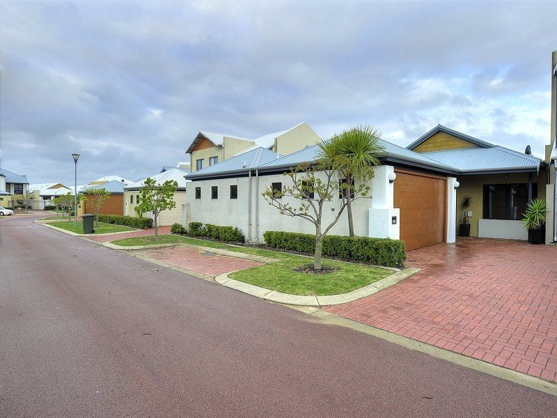 3/3 Piccolo Place, Halls Head WA 6210