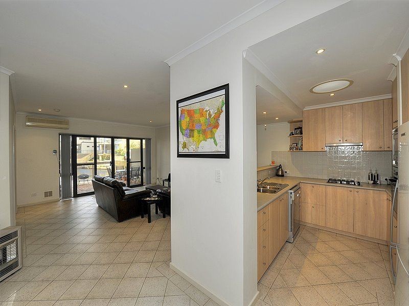 3/3 Piccolo Place, Halls Head WA 6210