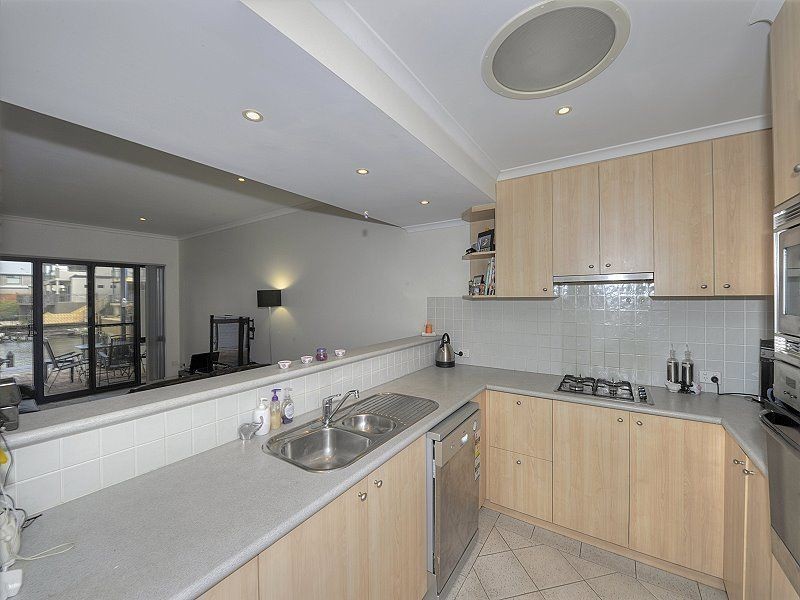 3/3 Piccolo Place, Halls Head WA 6210
