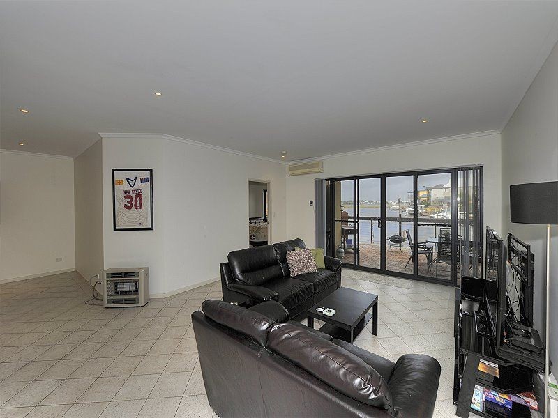 3/3 Piccolo Place, Halls Head WA 6210