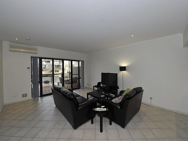 3/3 Piccolo Place, Halls Head WA 6210