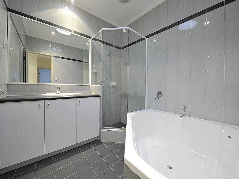 3/3 Piccolo Place, Halls Head WA 6210