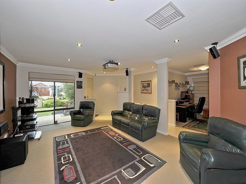 8 Jolly Rambler Boulevard, Ravenswood WA 6208