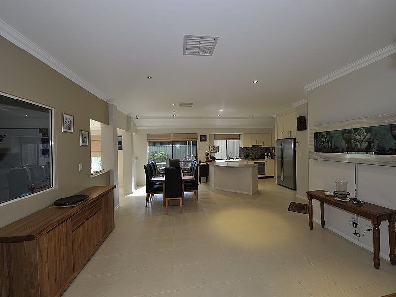 8 Jolly Rambler Boulevard, Ravenswood WA 6208