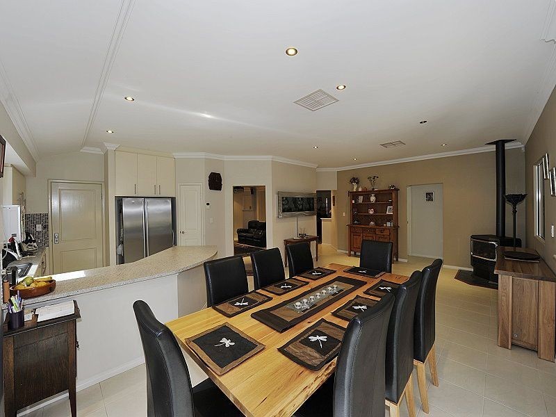 8 Jolly Rambler Boulevard, Ravenswood WA 6208