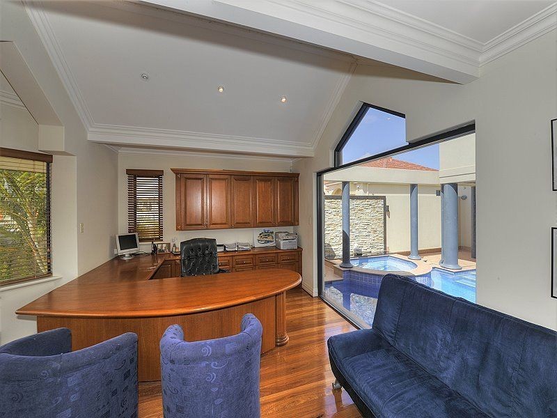 30 Santavea Mews, Halls Head WA 6210