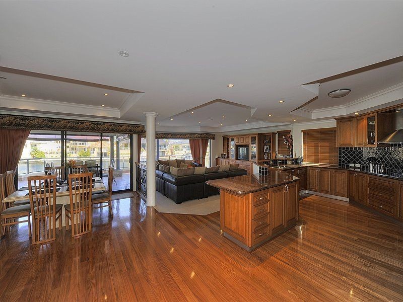 30 Santavea Mews, Halls Head WA 6210