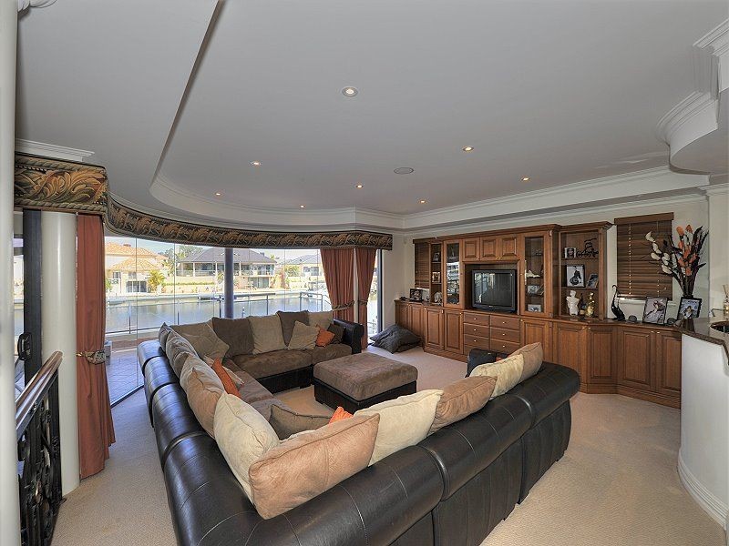 30 Santavea Mews, Halls Head WA 6210