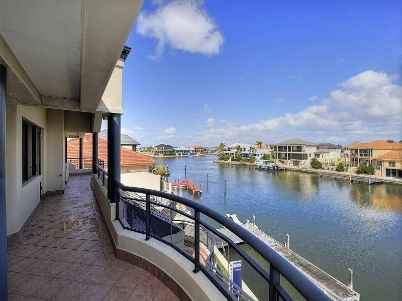 30 Santavea Mews, Halls Head WA 6210