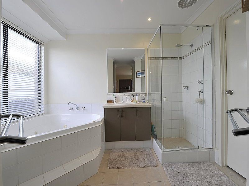 6 Quandong Parkway, Halls Head WA 6210