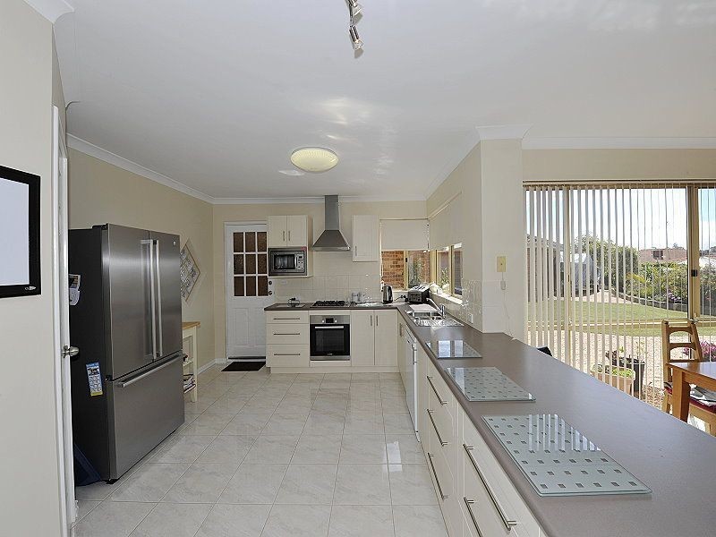 8 Quadrant Rise, Halls Head WA 6210