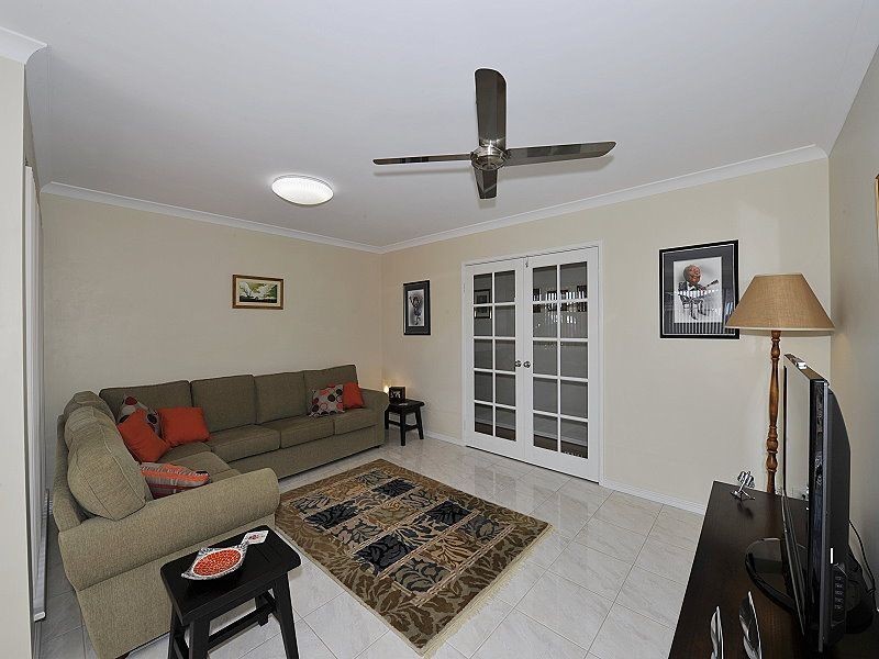 8 Quadrant Rise, Halls Head WA 6210