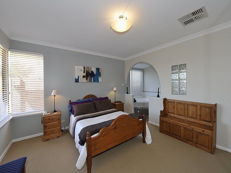 8 Quadrant Rise, Halls Head WA 6210