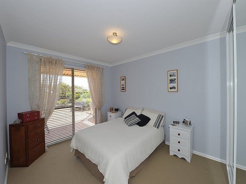 8 Quadrant Rise, Halls Head WA 6210