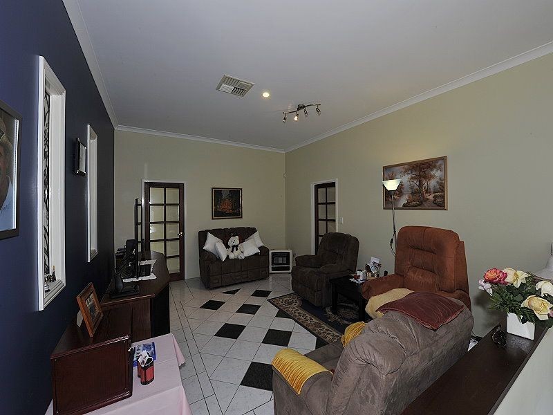 10 Willoughbridge Crescent, Erskine WA 6210