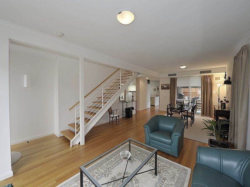 14 Middleton Loop, Meadow Springs WA 6210