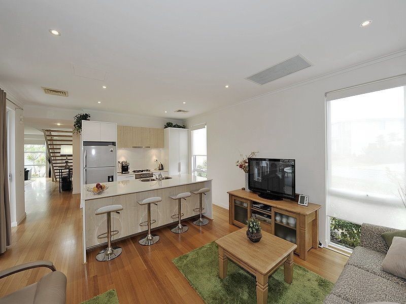 14 Middleton Loop, Meadow Springs WA 6210