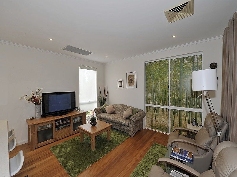 14 Middleton Loop, Meadow Springs WA 6210