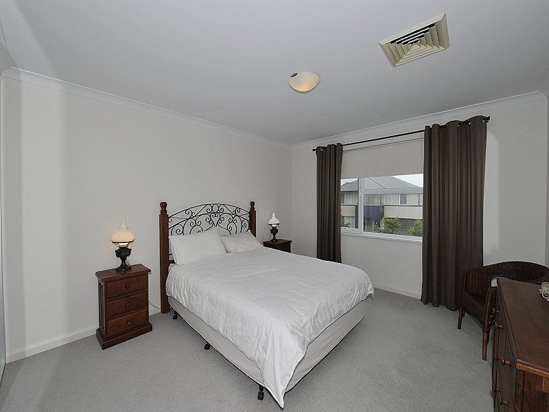 14 Middleton Loop, Meadow Springs WA 6210