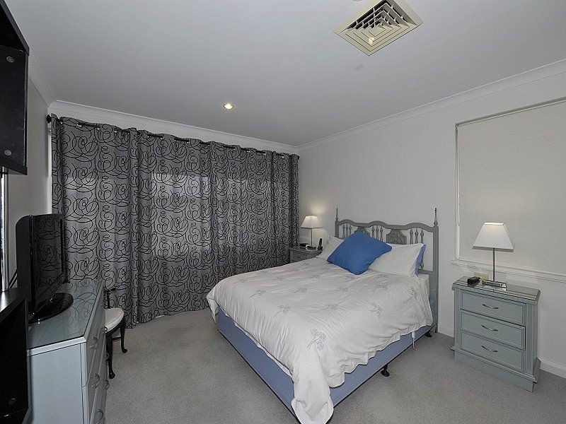 14 Middleton Loop, Meadow Springs WA 6210