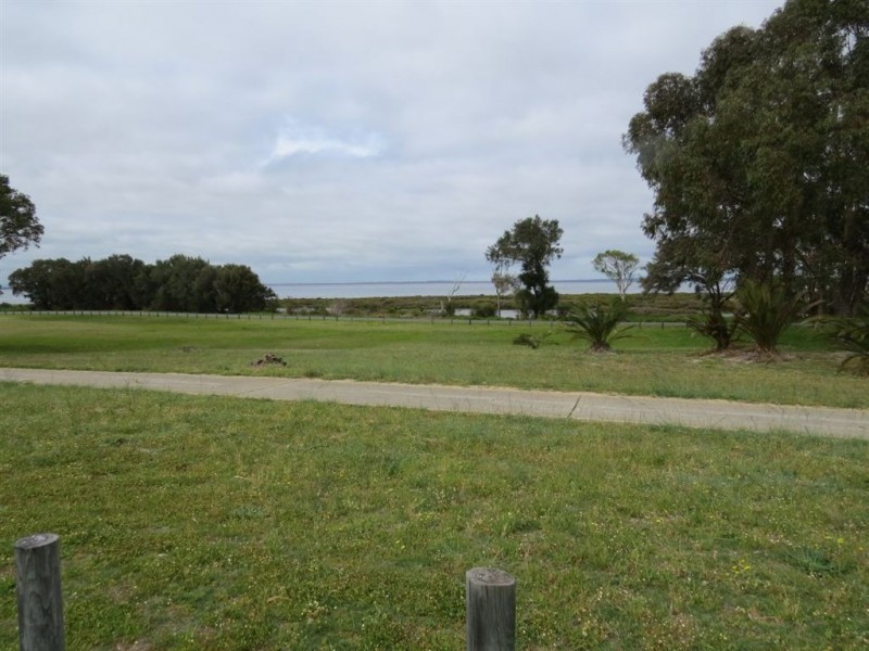 8 Pacifica Way, Dudley Park WA 6210