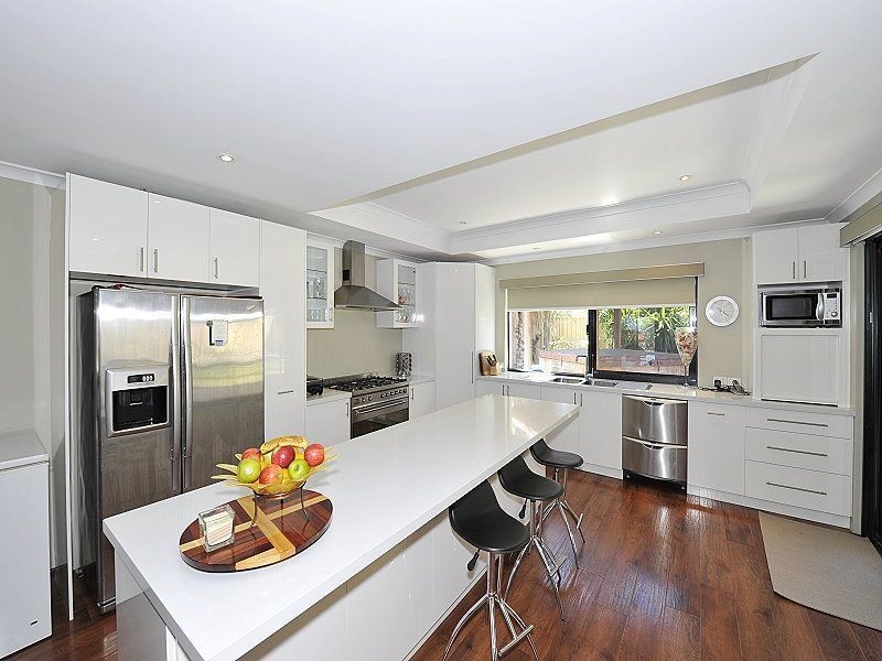 10 Hamilton Way, Silver Sands WA 6210