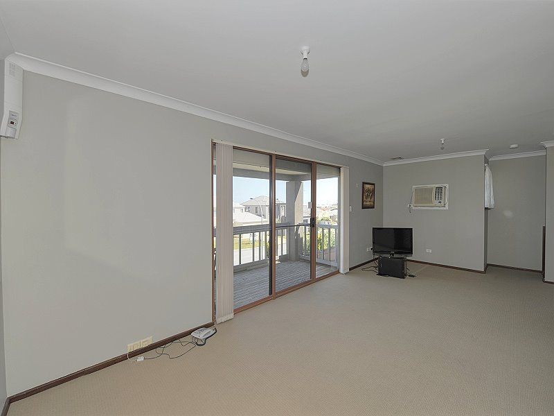 10 Hamilton Way, Silver Sands WA 6210