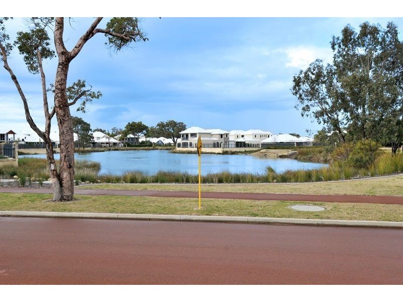 2 Guilderton Close, Erskine WA 6210